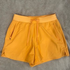 Lululemon license to train orange shorts size 6!